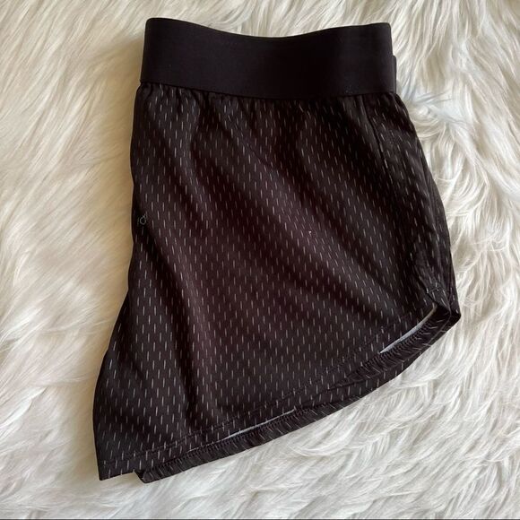 Women’s Black Athletic Works Shorts Size Medium - Picture 3 of 4